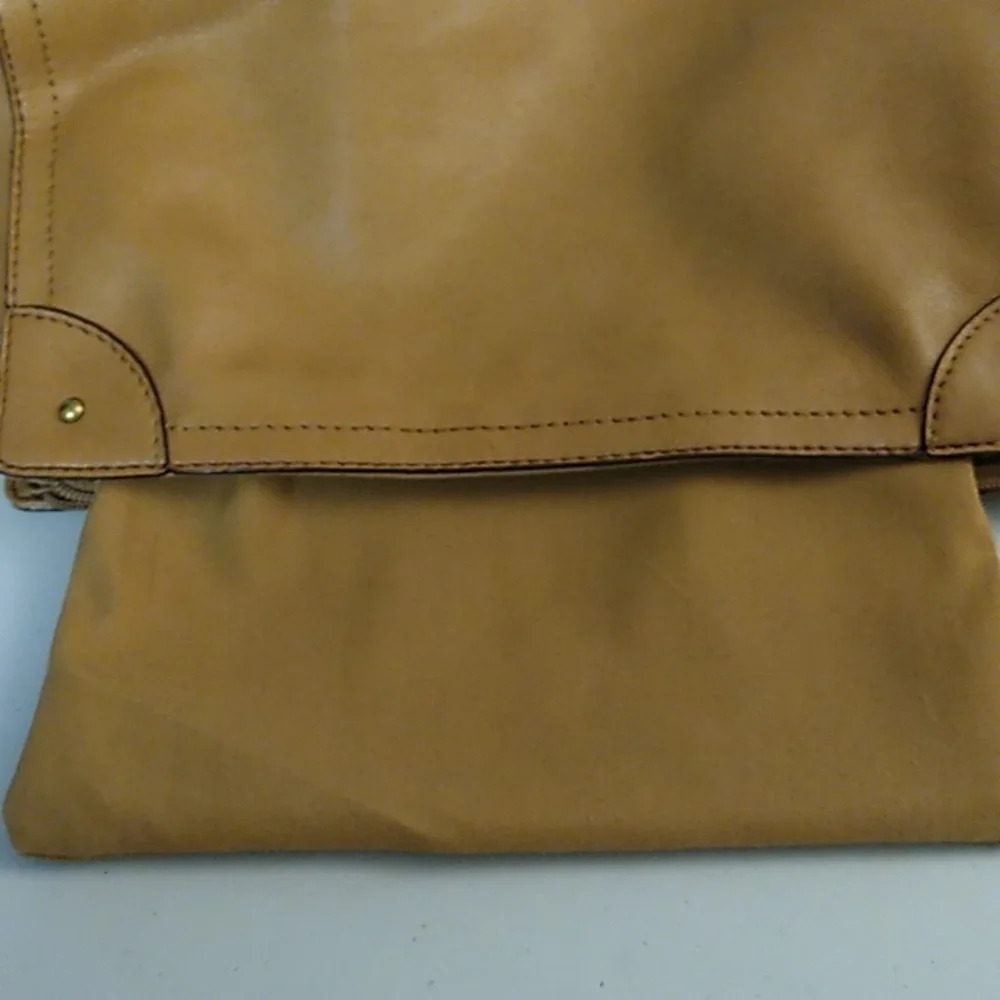 Relic Shoulder Bag Purse Carmel Brown 12" L X 4.5" W X 6" H - Picture 10 of 16
